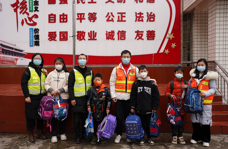 内江管理处蒲公英志愿服务者开展关爱留守儿童暖冬志愿行动