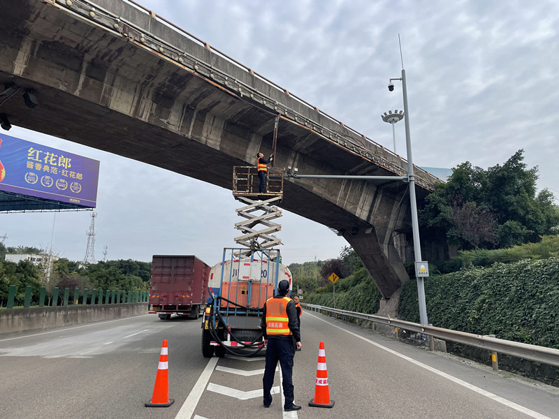 内江管理处及时消除行车安全隐患