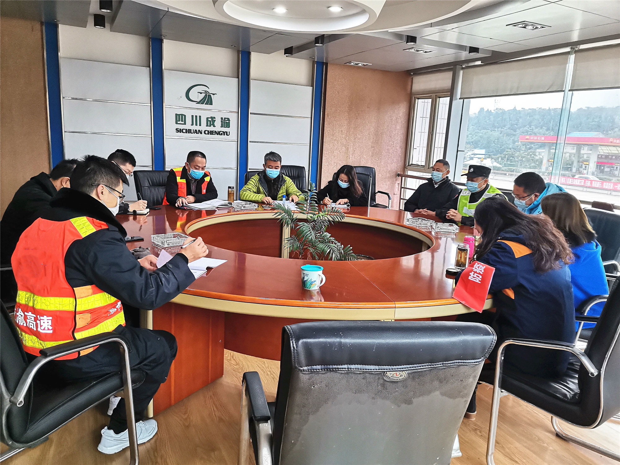 成渝高速公路简阳北停车区召开强化疫情防控工作会议