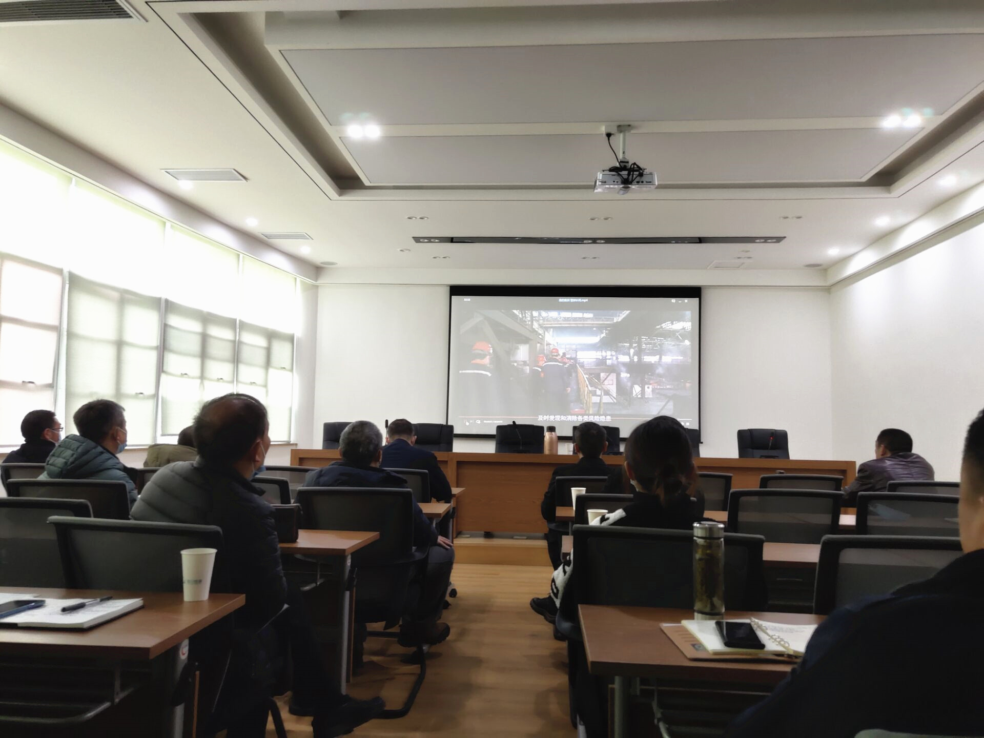 成都管理处组织观看安全警示片