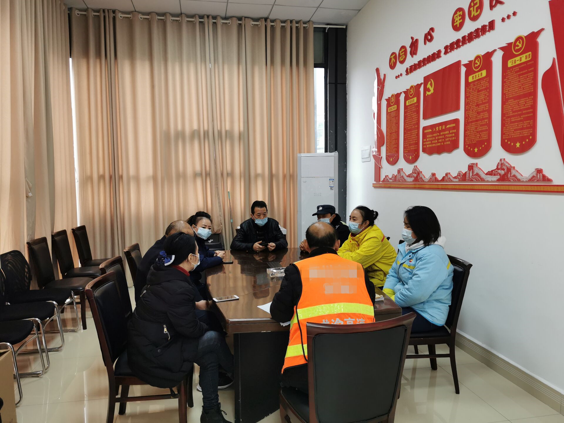 成渝高速内江服务区宣贯疫情防控工作要求