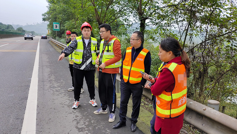内江管理处积极处置路面沉降安全隐患