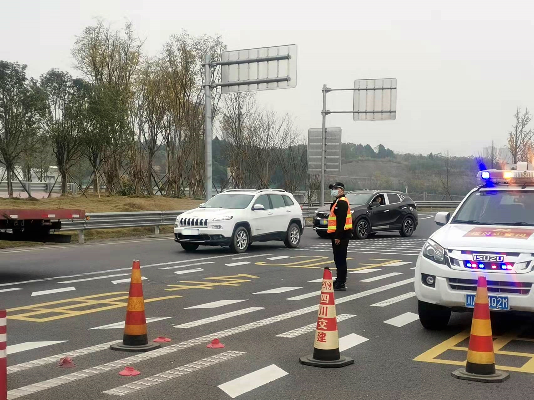 成都管理处有效开展施工收费站安全保畅工作