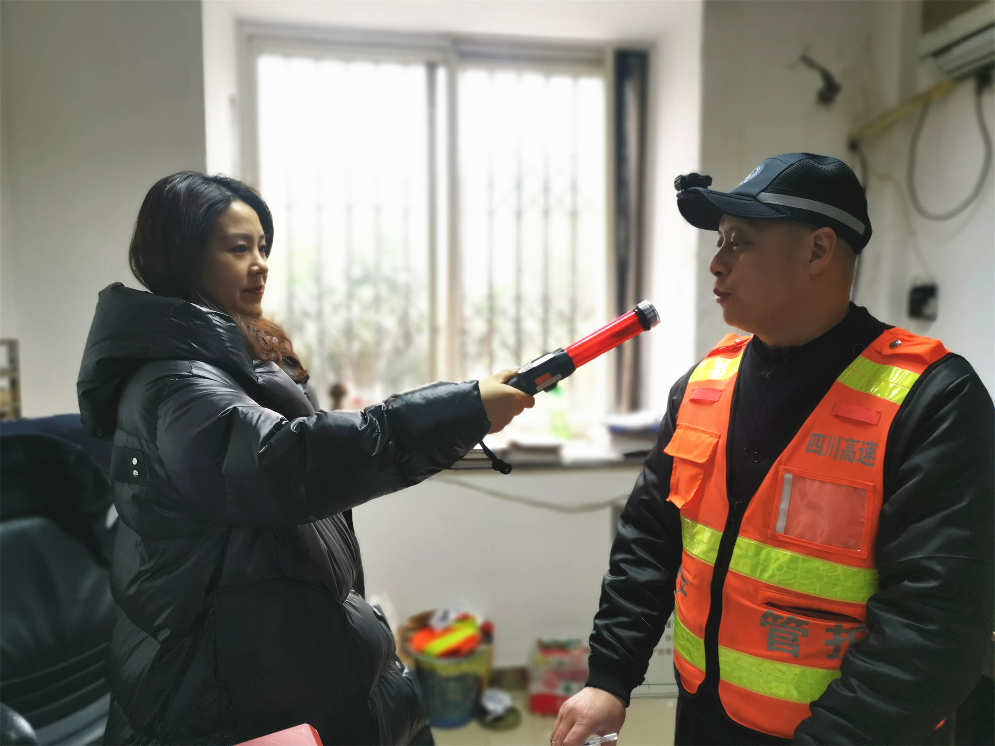 2021.12.30+成渝分公司+内江管理处开展路产管护队驾驶员岗前酒精检测+杨智勇