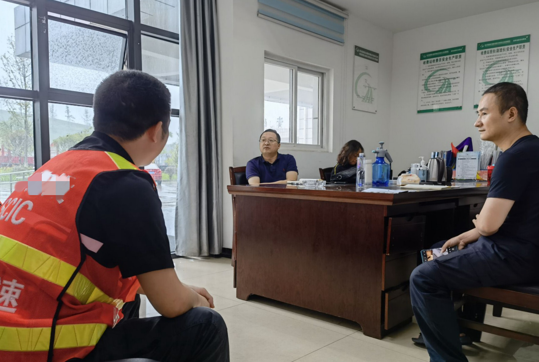 公司各部门深入一线开展座谈调研