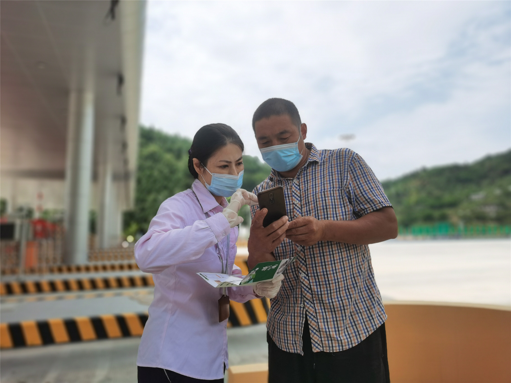 2021.8.6+ 成渝高速公路试点人工收费车道“纸改电”2 2021.8.6+ 成渝高速公路试点人工收费车道“纸改电”2