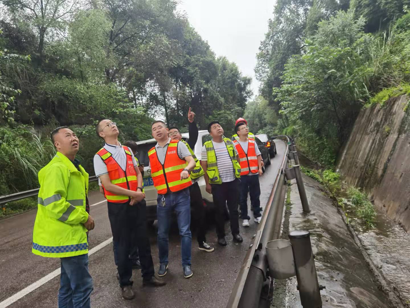 成渝分公司组织开展9·16泸县地震震后高速公路设施构筑物安全排查工作