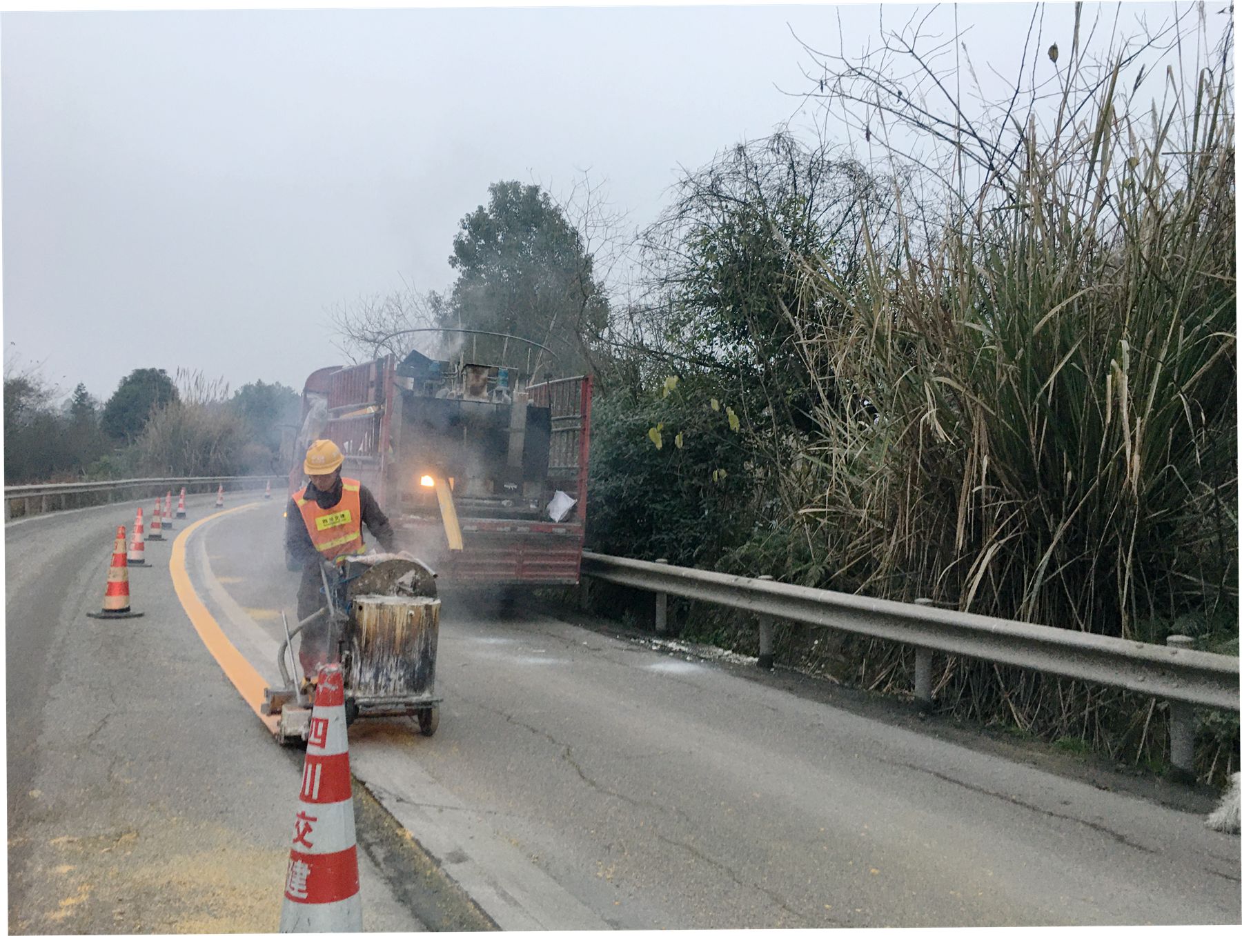 资阳管理处完成成渝高速鱼溪收费站匝道施工保畅任务
