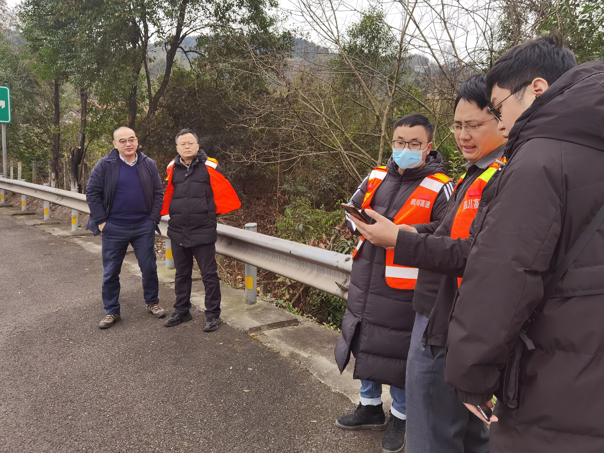 2022.1.26+成渝分公司+成渝分公司组织进行卫星遥感技术形变监测野外验证工作+唐小力 2022.1.26+成渝分公司+成渝分公司组织进行卫星遥感技术形变监测野外验证工作+唐小力