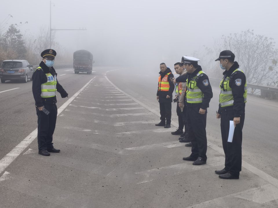 成渝高速公路资阳段联合开展道路安全隐患专项排查