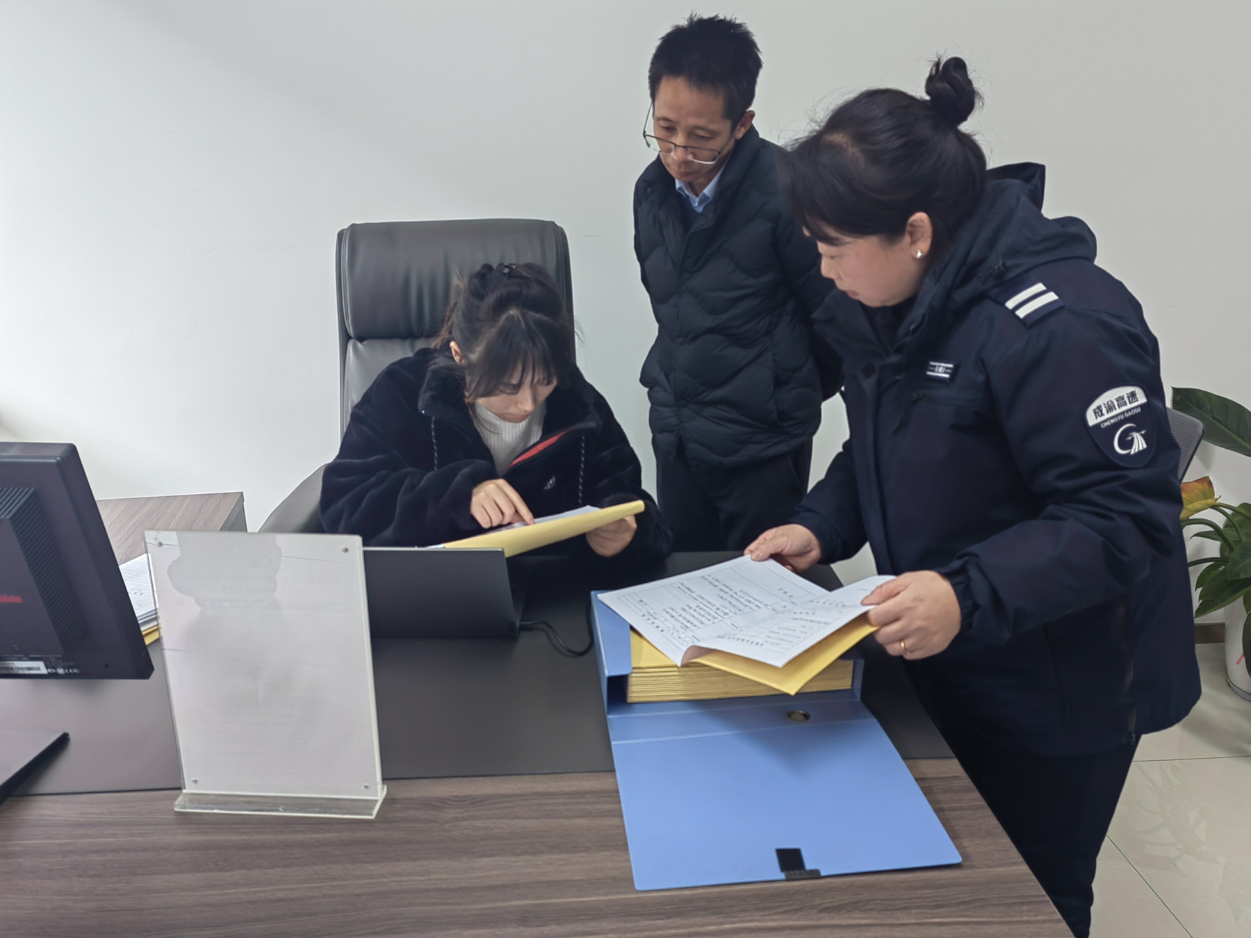 12.8+陈夏娟+成都管理处成都收费站配合完成“三基”建设调研工作