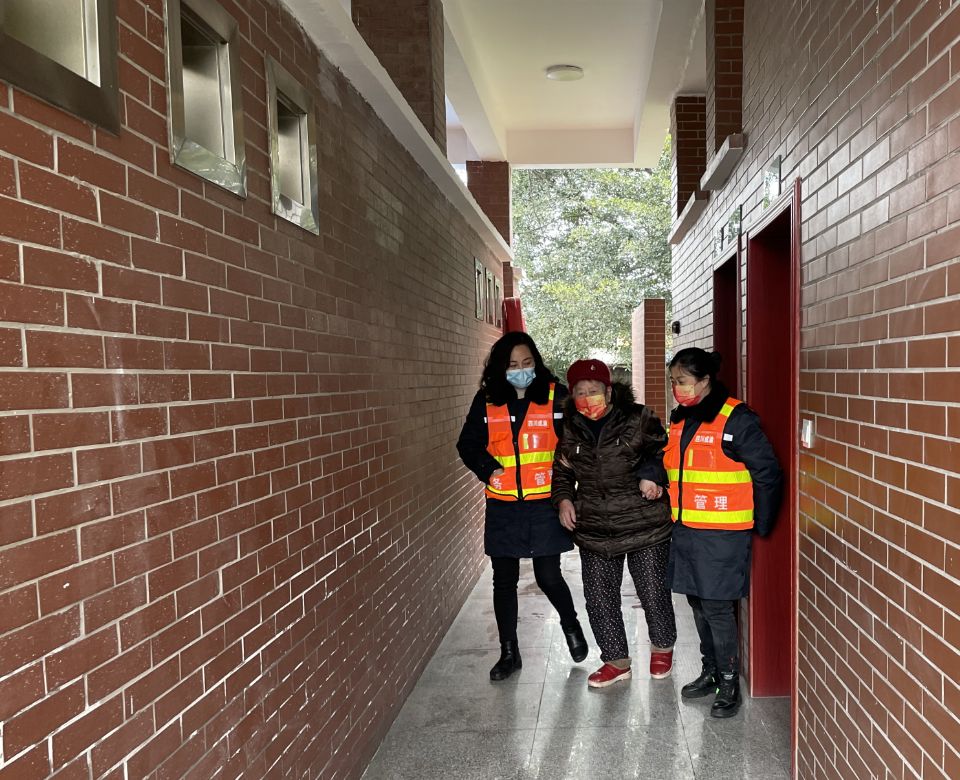 成渝高速隆昌停车区温馨助人获赞誉