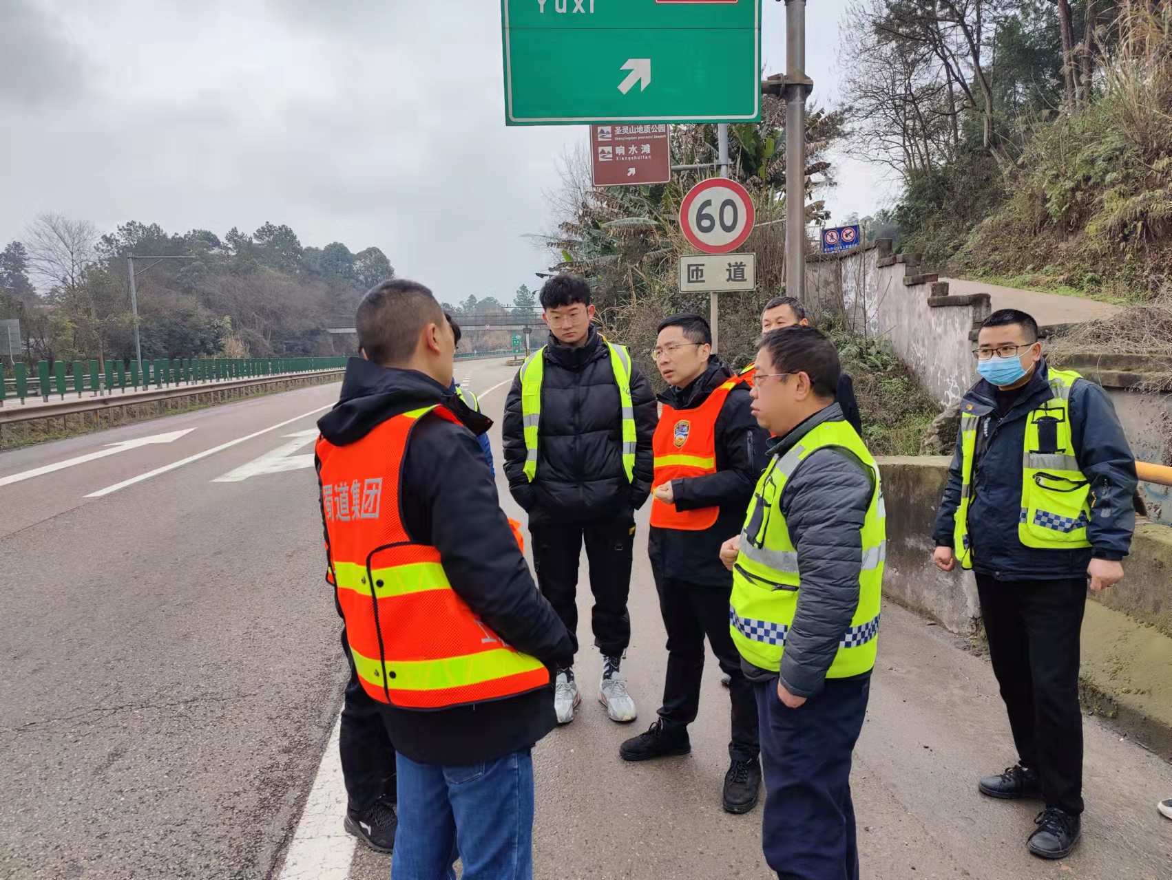 成渝分公司持续推进桥梁防撞护栏改造专项工作