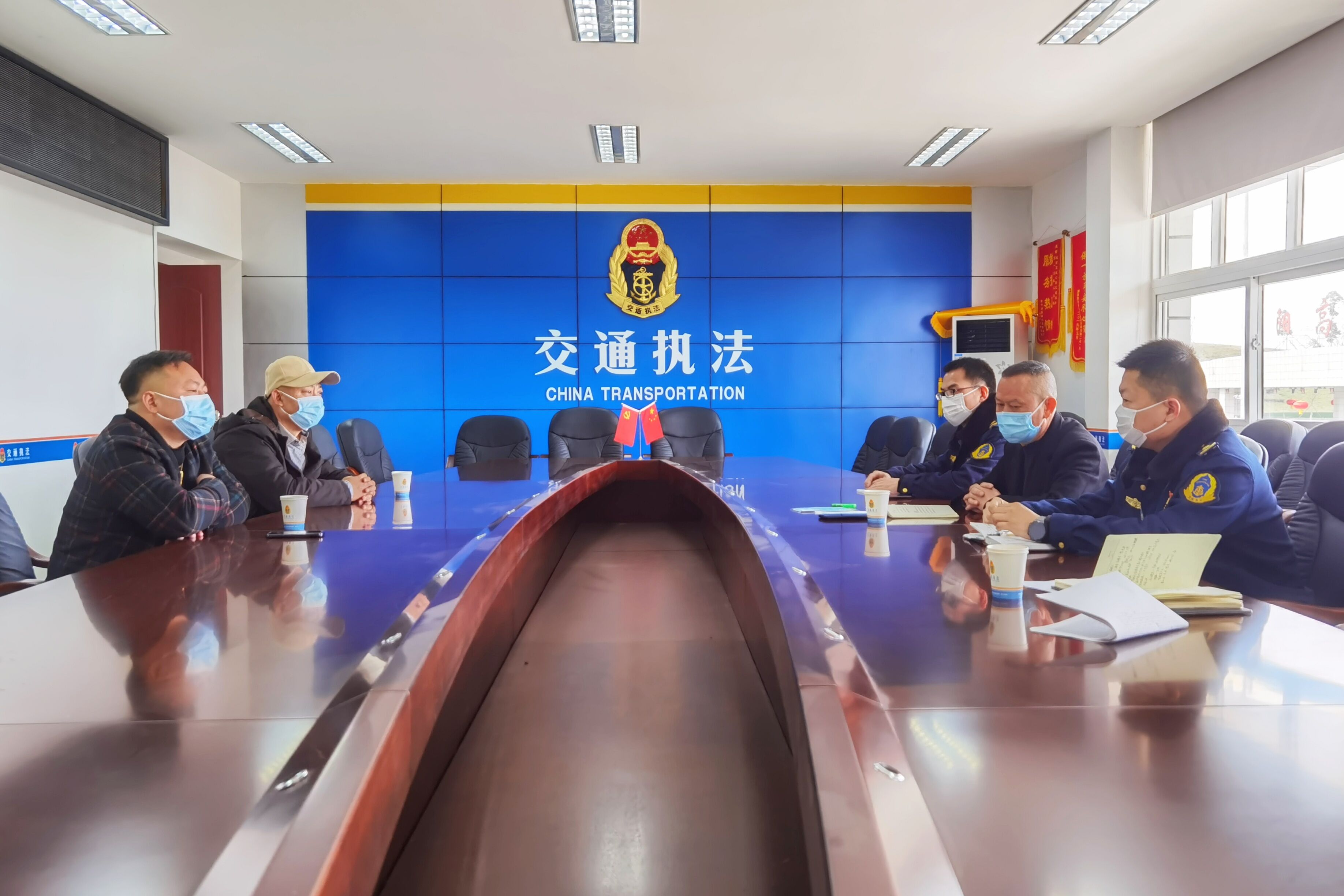 成渝分公司联合交通执法成功协助车主补费