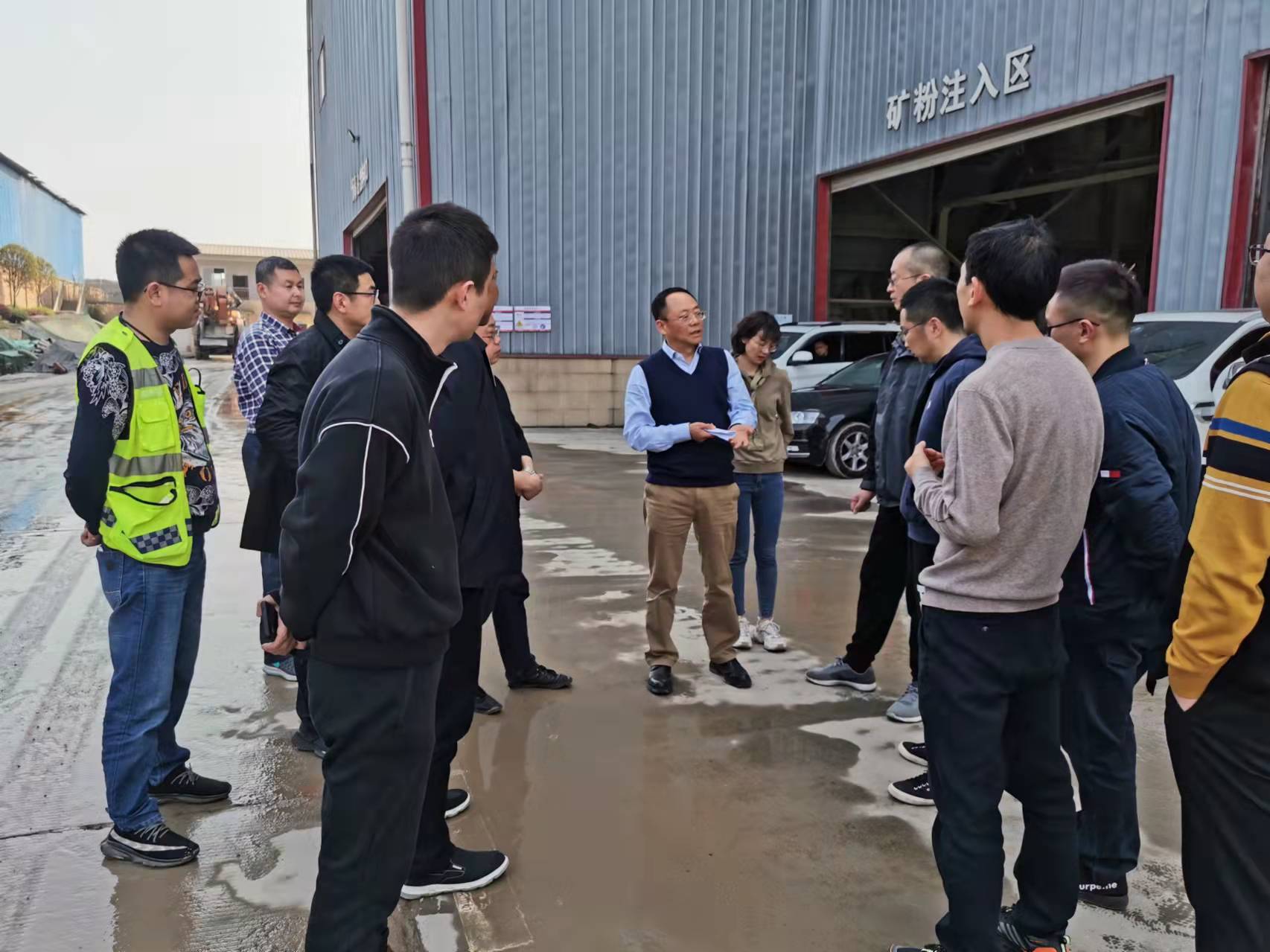 成渝公司总工程师刘东检查成渝分公司养护工作