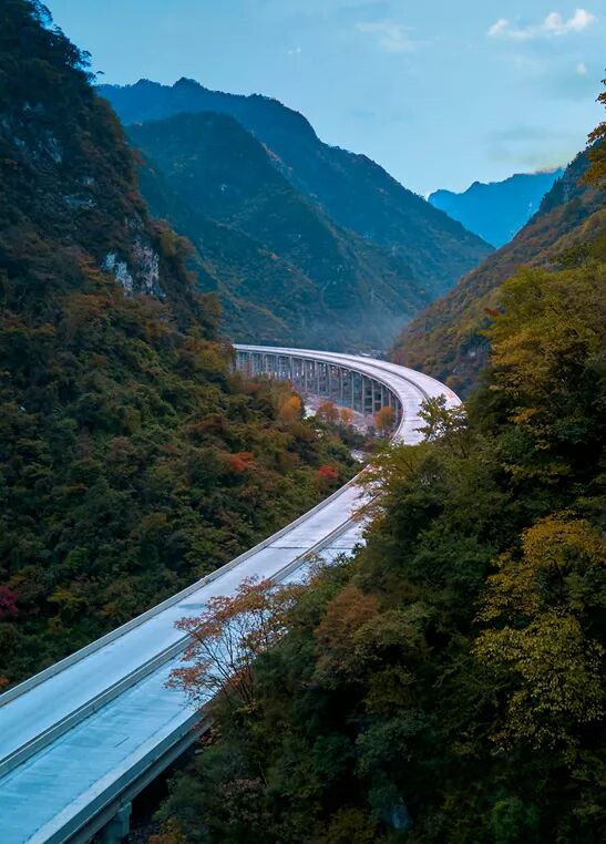 蜿蜒游龙——四川成渝高速公路股份有限公司成渝分公司邓建军_副本