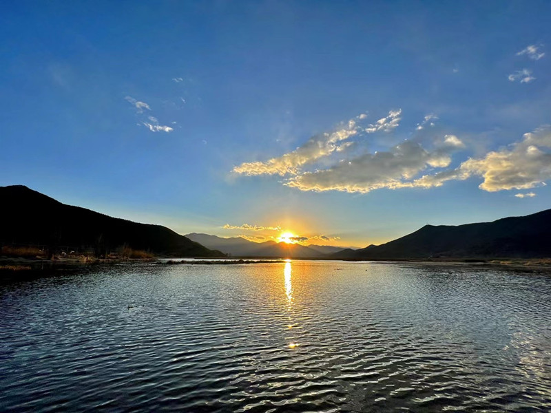 日落黄昏——四川成渝高速公路股份有限公司成渝分公司罗颖_副本