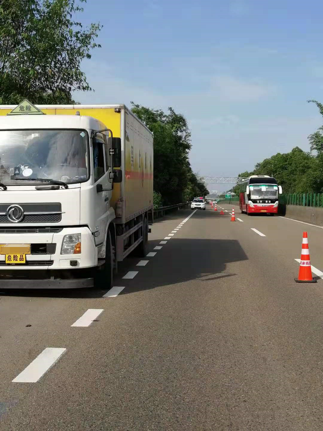 内江管理处有效应对危化品故障货车险情