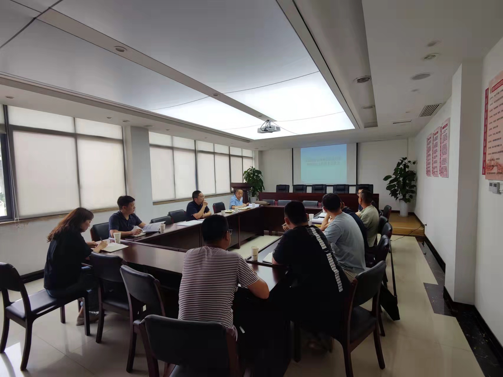 成渝分公司组织召开成渝高速公路桥面径流收集系统改造工程技术交底会