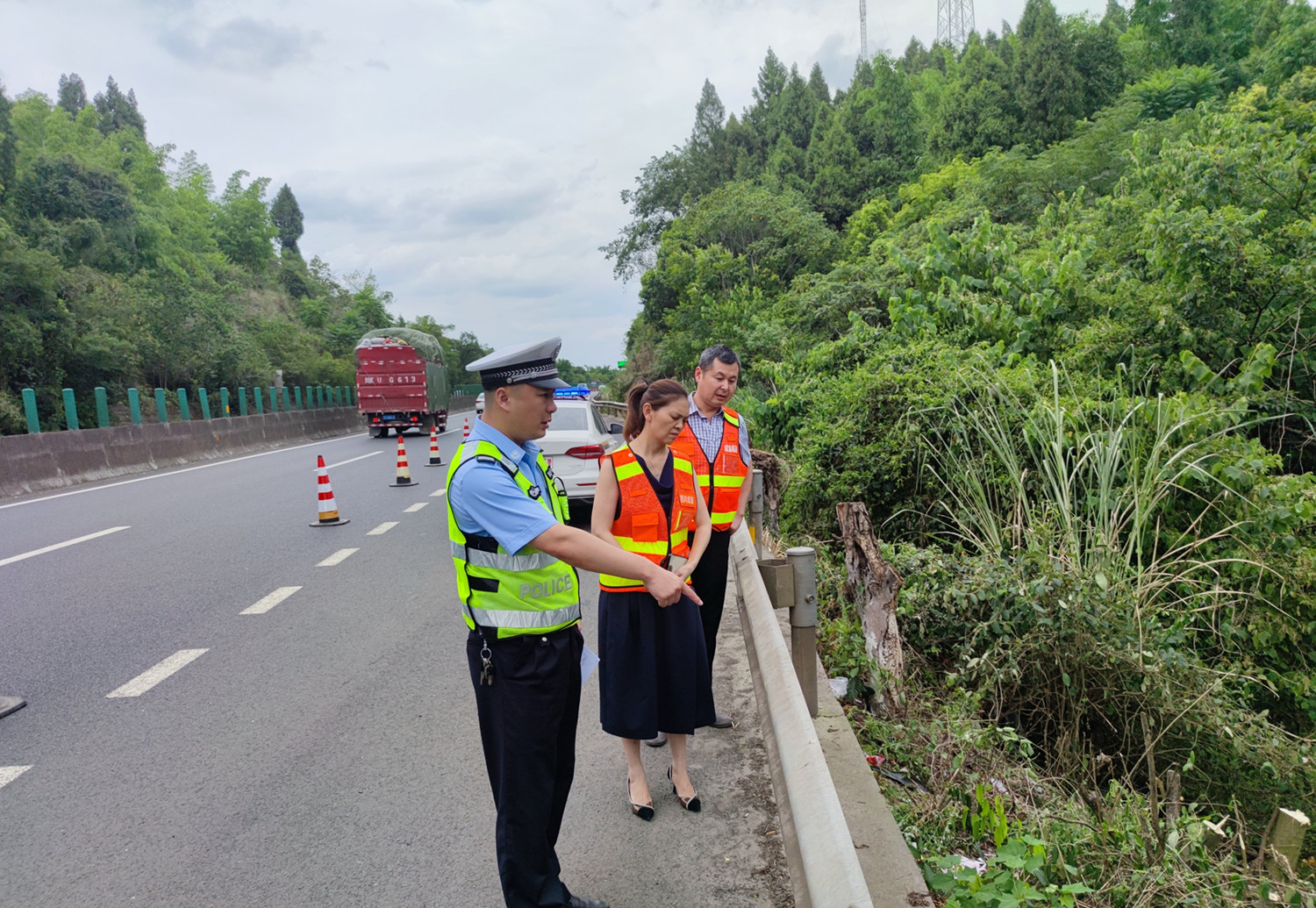 7.19+王兴宇+成渝高速公路资阳联勤办开展交通安全设施排查