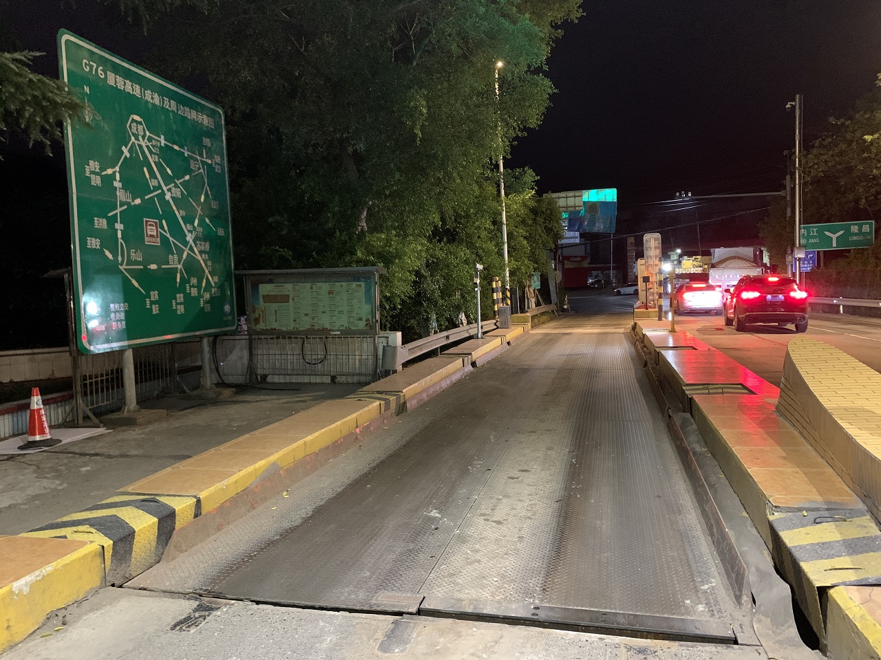 简讯：成渝高速椑木收费站入口治超秤台通过计量检测正式投用