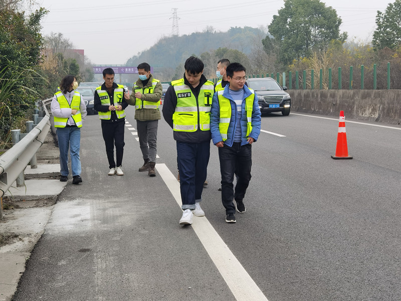 1.10+成渝分公司+成渝公司建设管理部开展2022年度养护  管理外业工作年终考核检查_副本