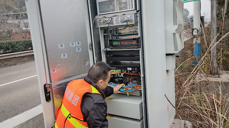 1.16+王仕刚+成都管理处开展节前机电设备检查工作