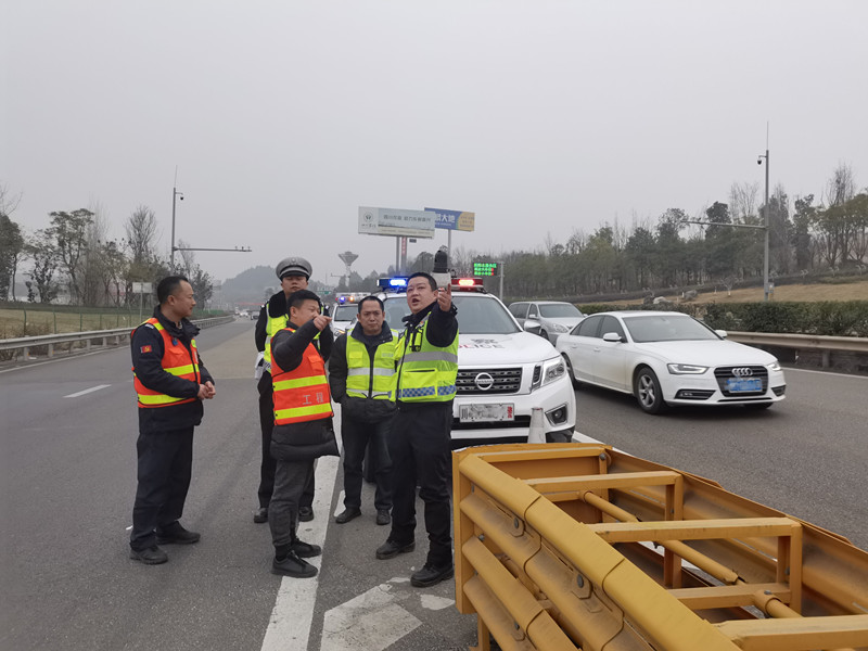 1.16+李亮+成渝高速成都联勤办开展春运春节及安全生产大检查_副本