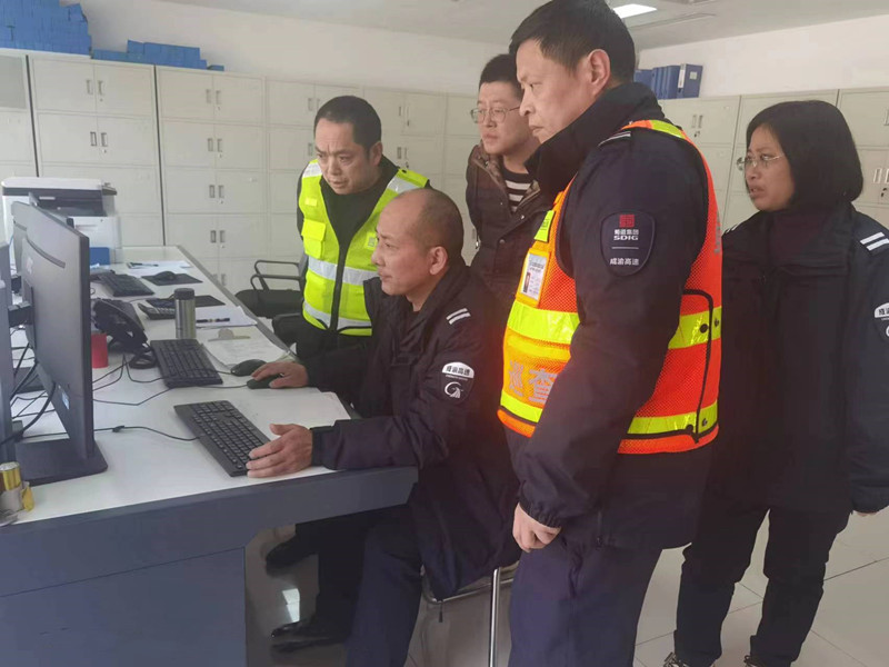 成都管理处有序处置路产损坏逃逸追偿事件