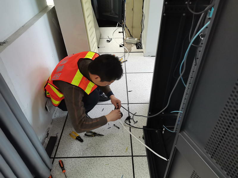 2023.3.12+成渝分公司+简讯：内江管理处紧急抢修门架服务器+刘杰