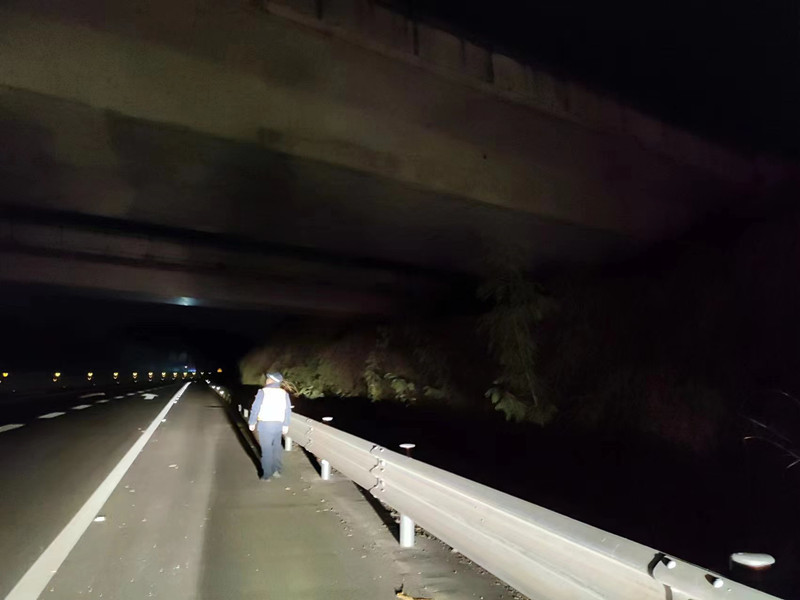 成都管理处开展震后道路安全隐患排查