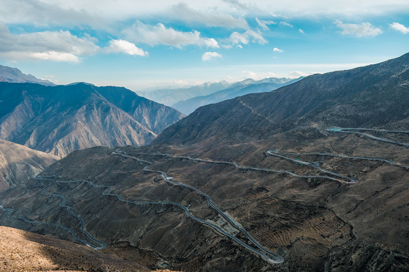 怒江七十二拐——四川成渝高速公路股份有限公司成渝分公司 王永斌_副本