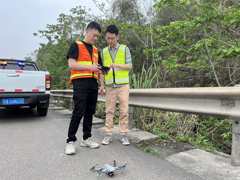 内江管理处依托无人机开展边坡安全巡查