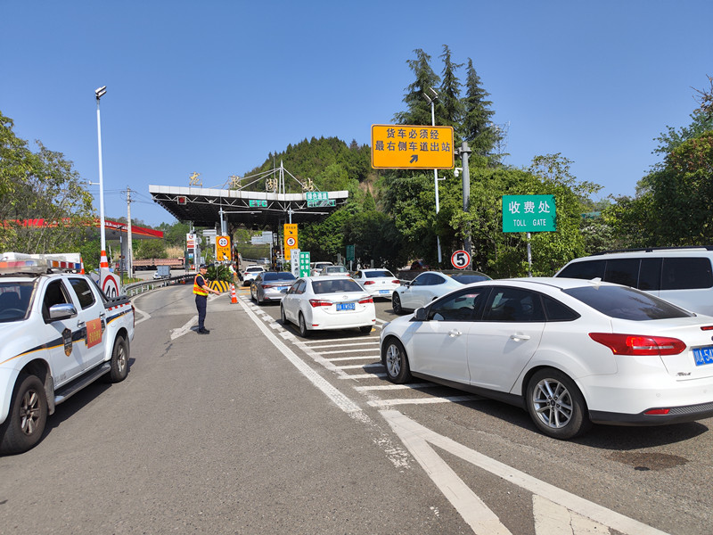 成都管理处多举措完成“樱桃节”保畅工作