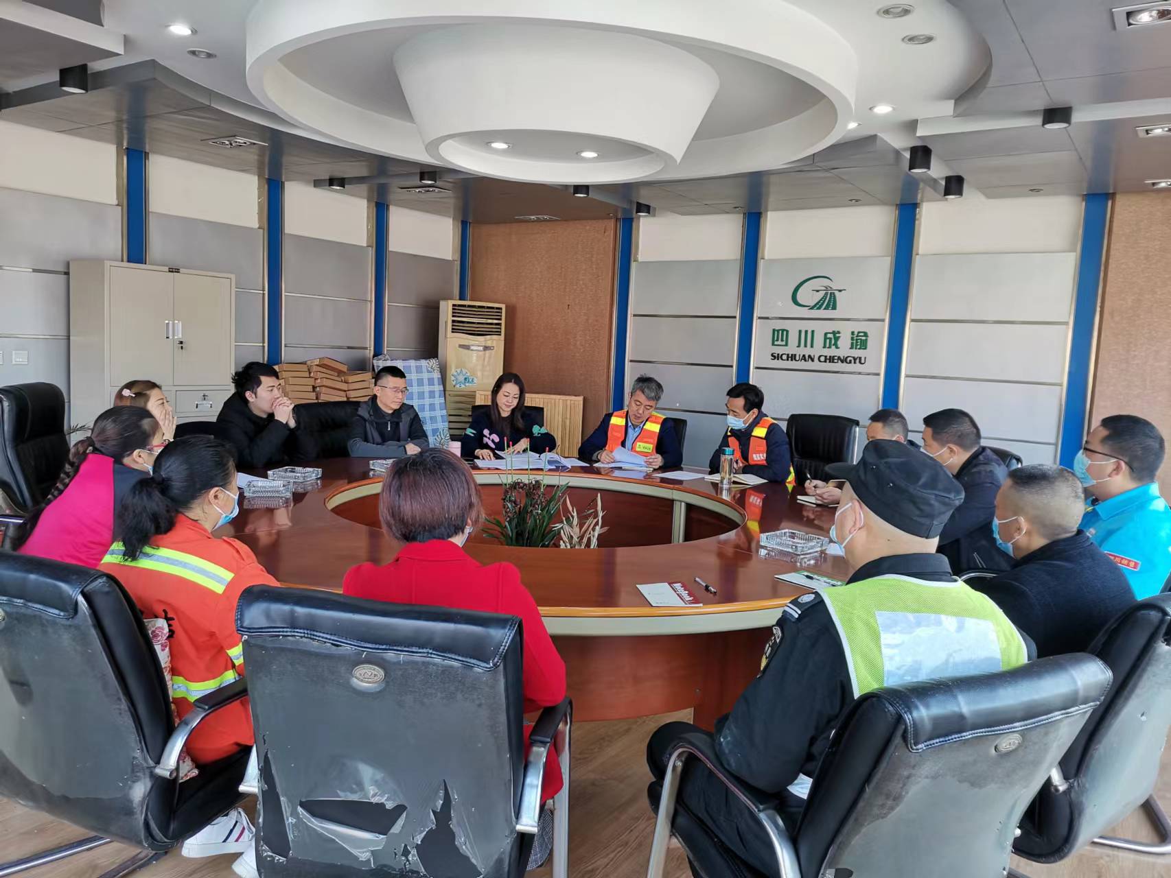 成渝高速简阳北停车区召开迎“大运”工作会议