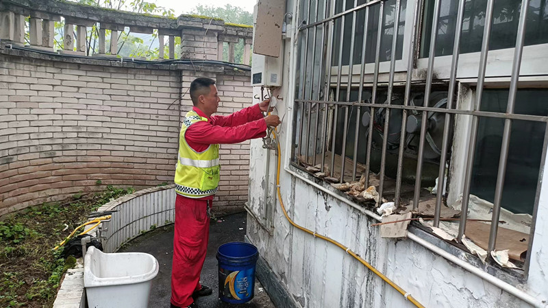 成渝高速银山收费站筑牢消防安全防线