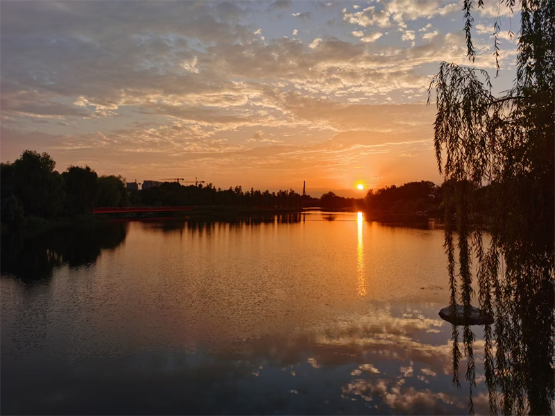 晚霞——四川成渝高速公路股份有限公司成渝分公司雷毅华