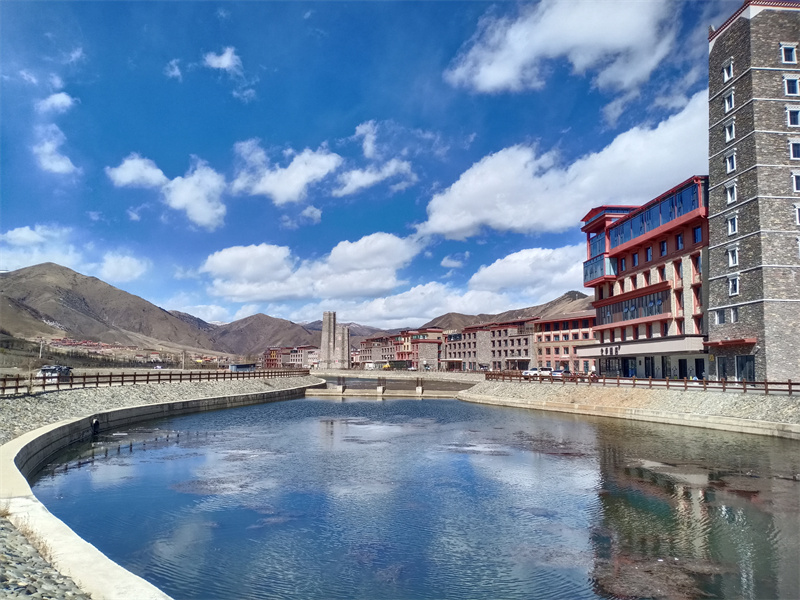 小镇风光——四川成渝高速公路股份有限公司成渝分公司童静