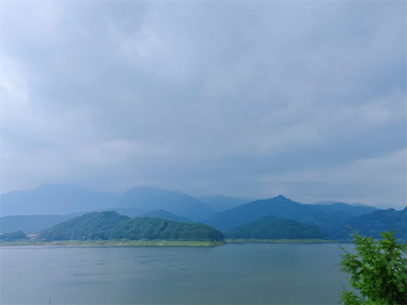 雅女湖——四川成渝高速公路股份有限公司成渝分公司马翎